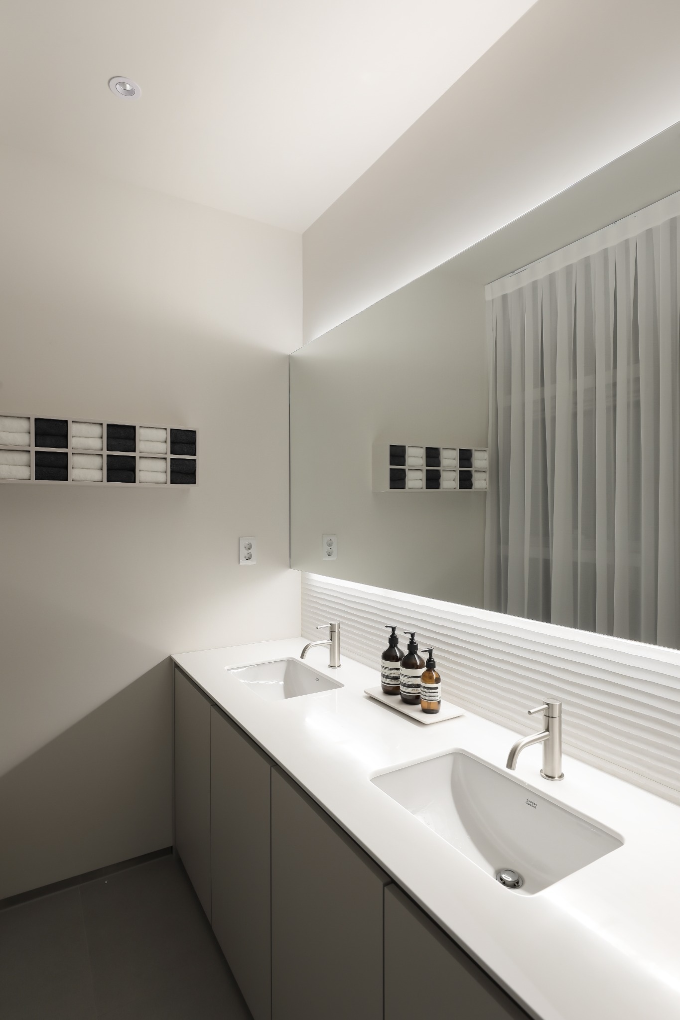 Fullface Clinic Powder Room